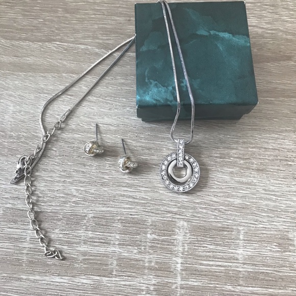 💎BNIB💎SET!! Beautiful Necklace with Bonus Earrings💎 - Picture 4 of 16